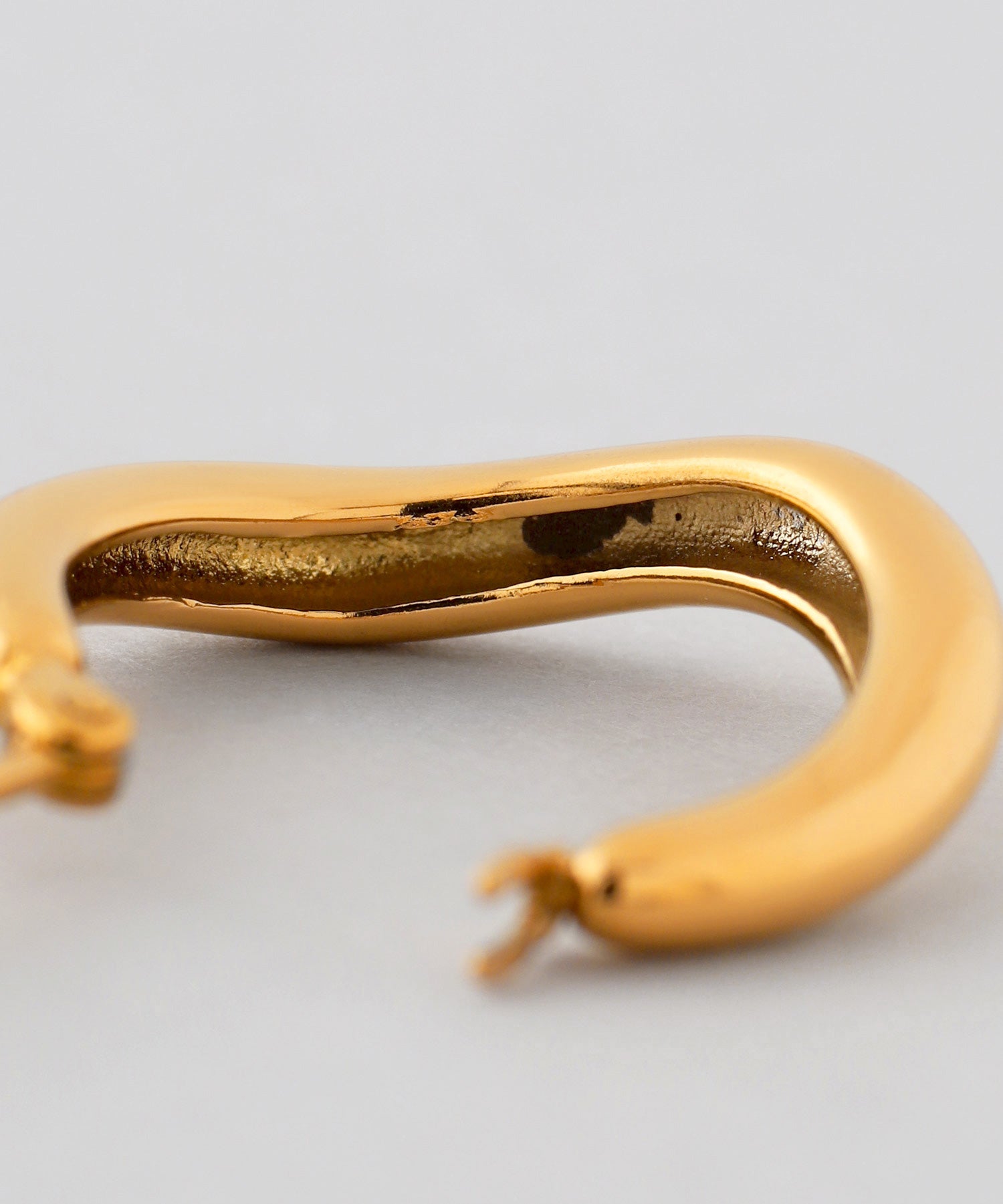 mimi33】ニュアンスウェーブフープピアス[ステンレス][Basic