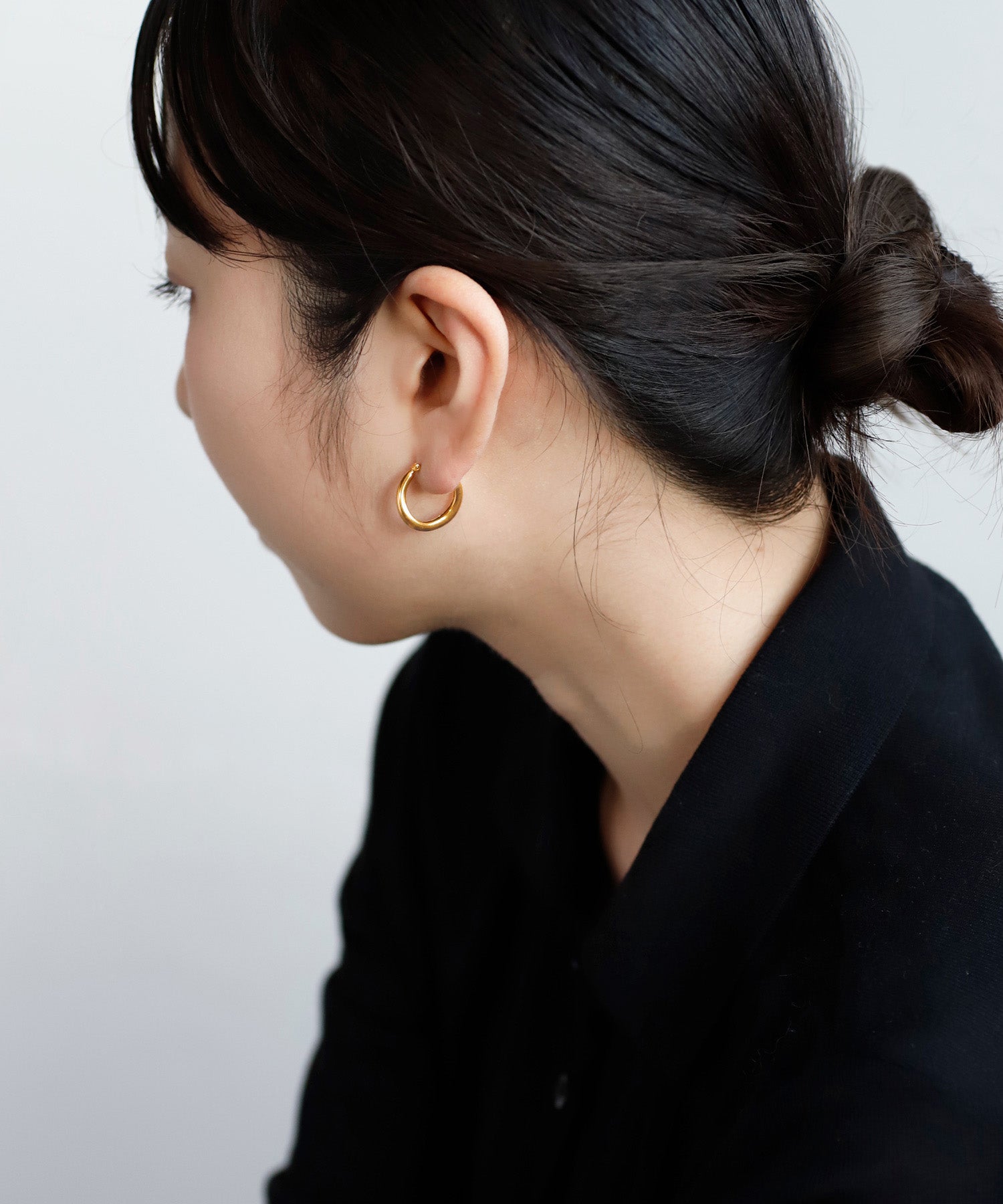 mimi33】ニュアンスウェーブフープピアス[ステンレス][Basic