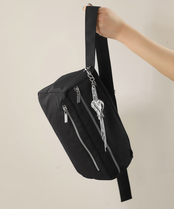 ナイロンスクエアショルダーバッグ