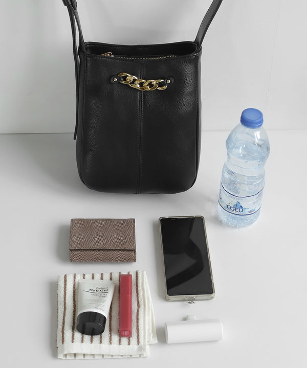 Chain point leather-look shoulder bag