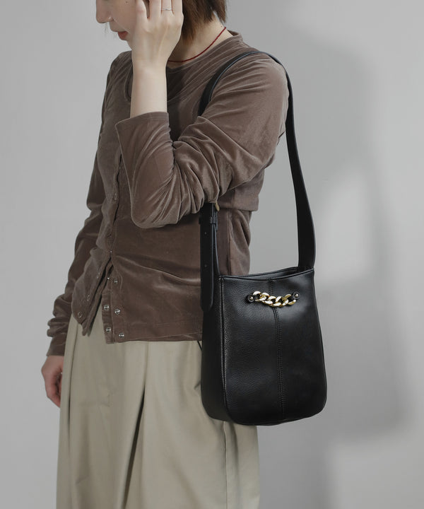 Chain point leather-look shoulder bag