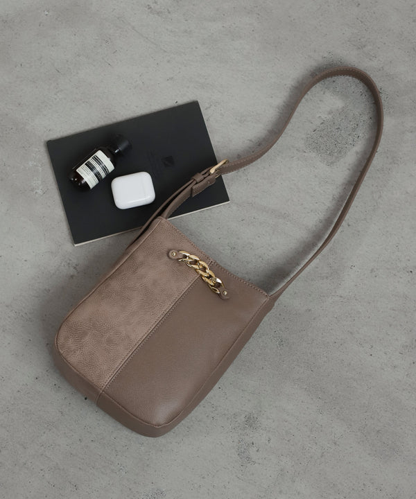 Chain point leather-look shoulder bag