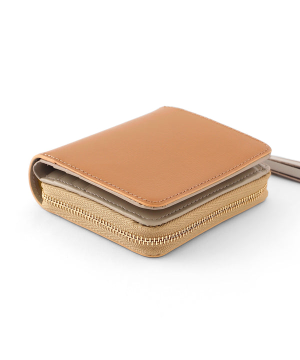 タッセルチャーム付きレザーウォレット