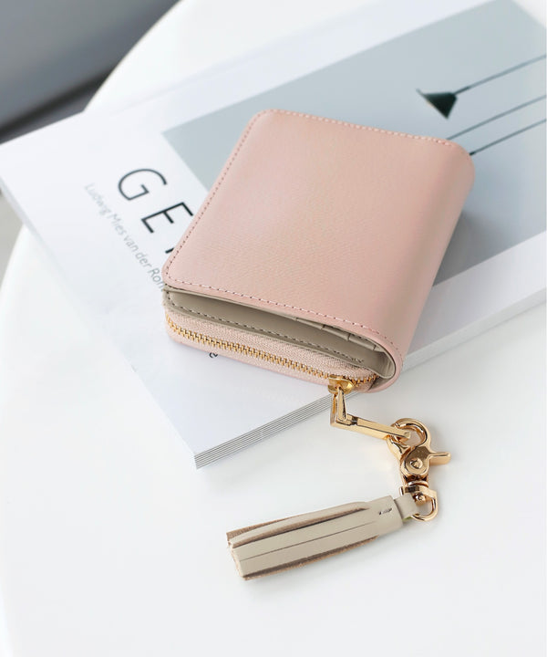 タッセルチャーム付きレザーウォレット