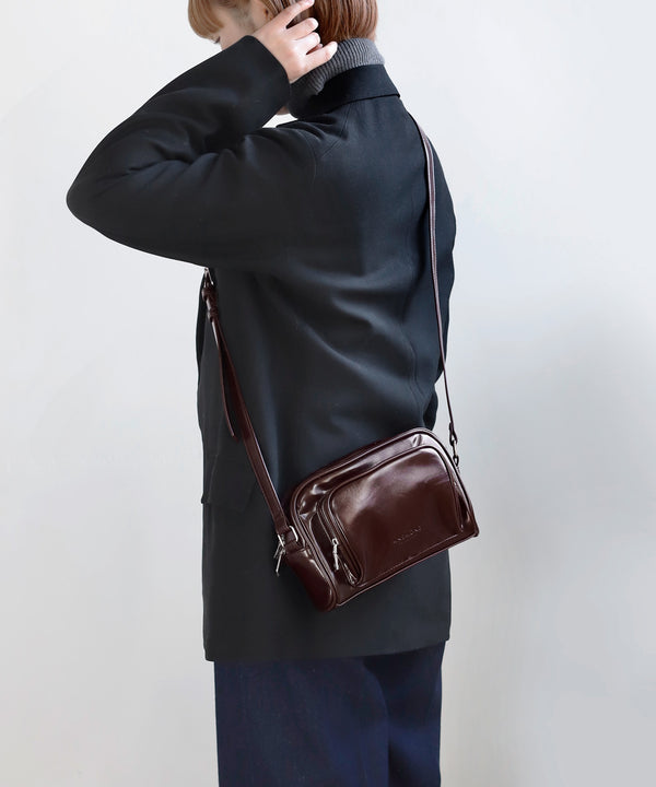 Leather shoulder bag