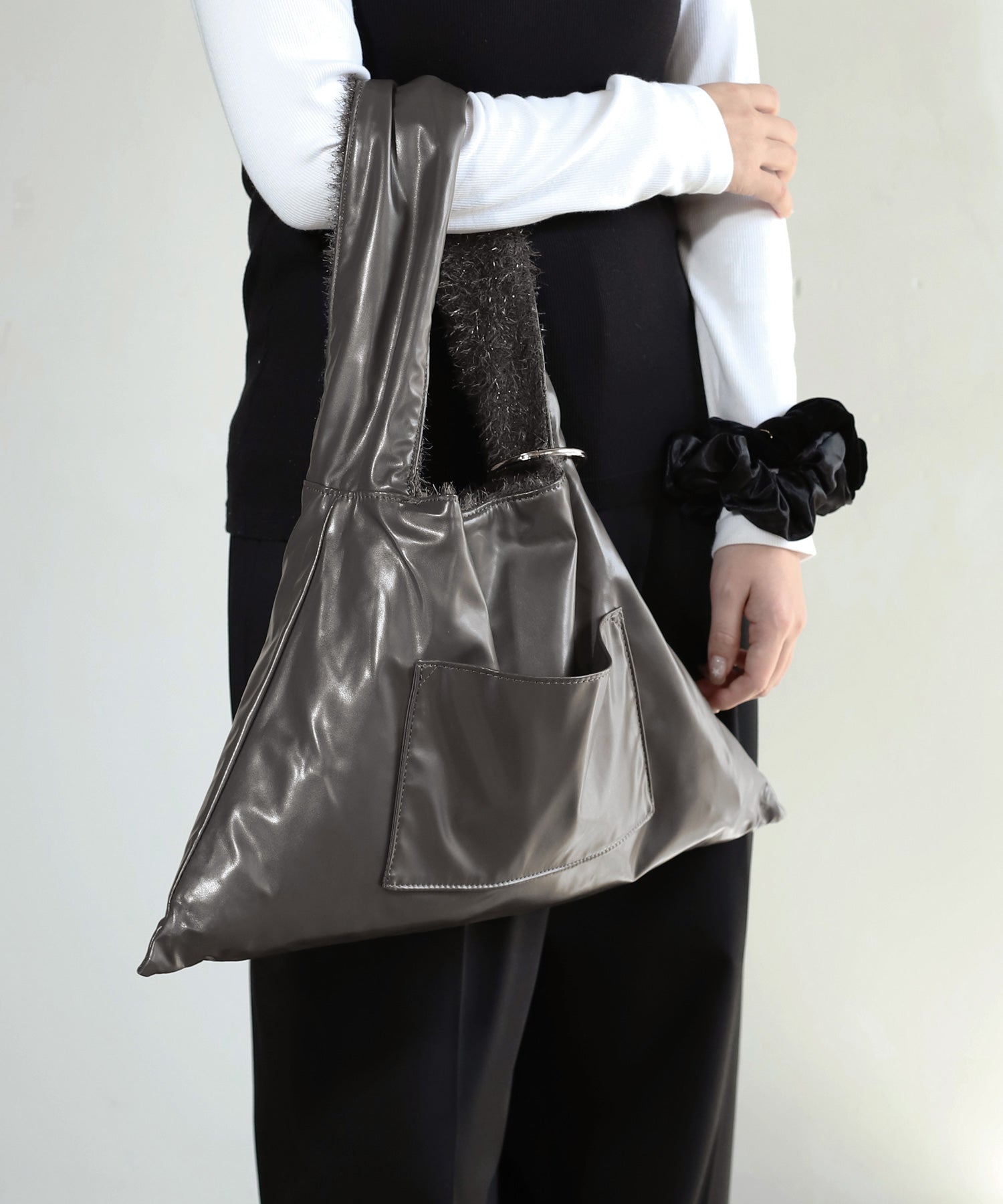 ANEMONE】シャギーラメ×レザー調リバーシブルバッグ｜アネモネ