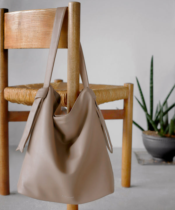 レザー調ノットワンハンドルトートバッグ