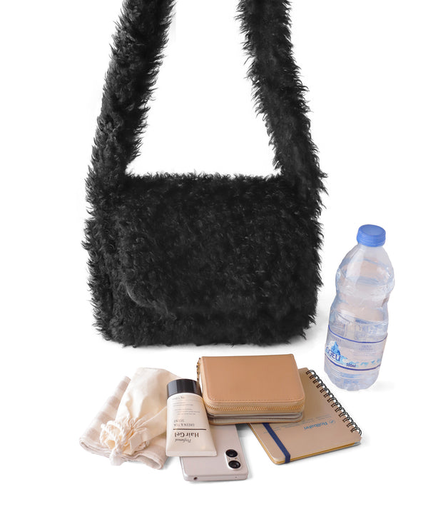 Eco-friendly fur drawstring shoulder bag