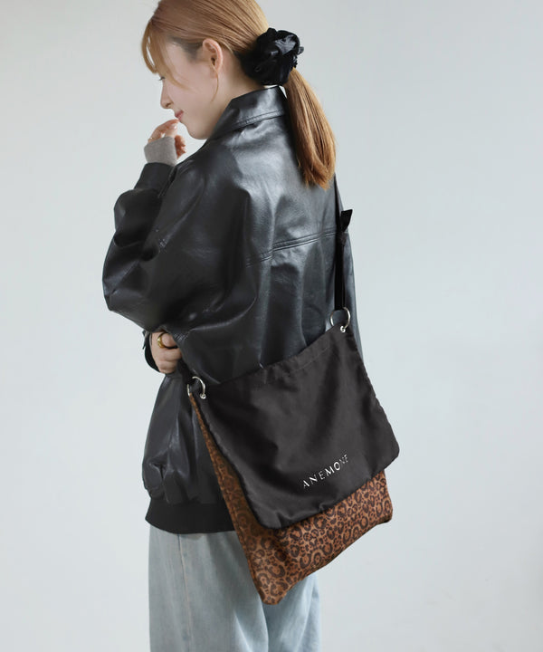 スエード調アニマル柄ショルダーバッグ