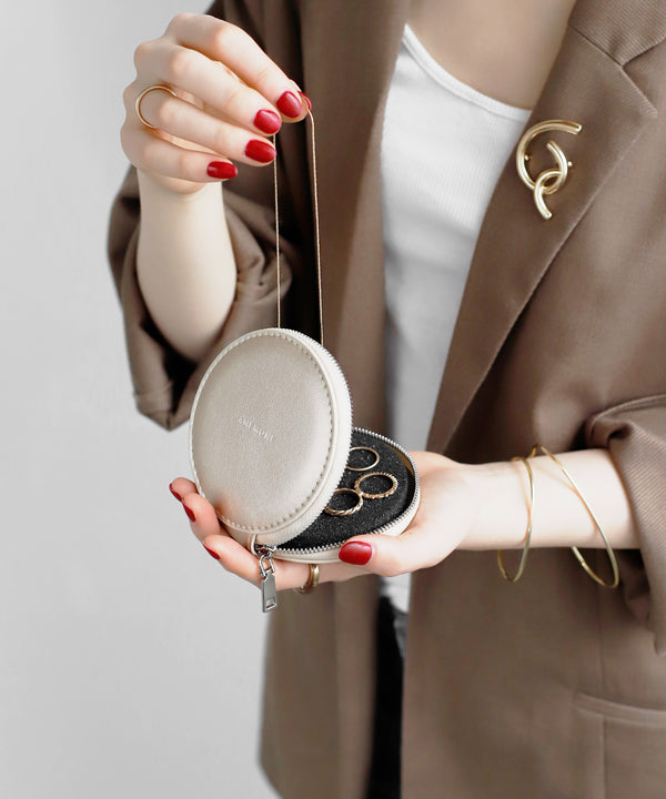 Round Accessory Pouch [M]