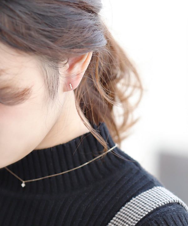 3連ジルコニアのベーシックピアス[K10]