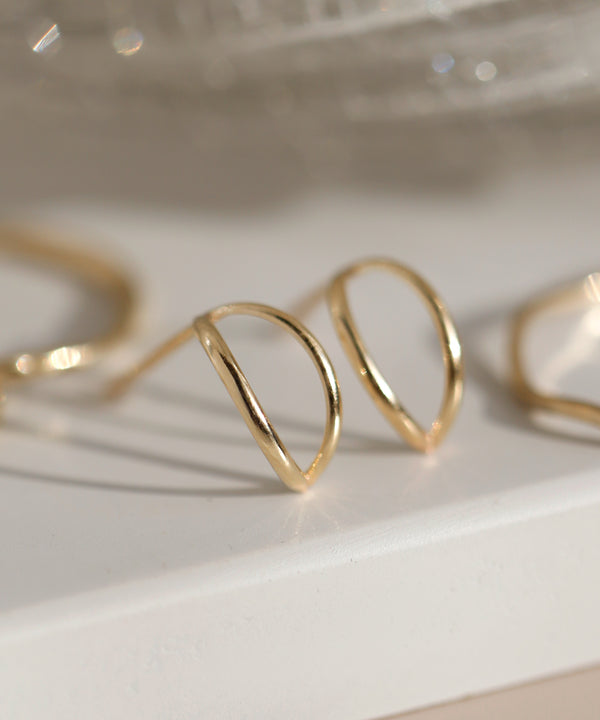 カーブマーキスピアス[K10]