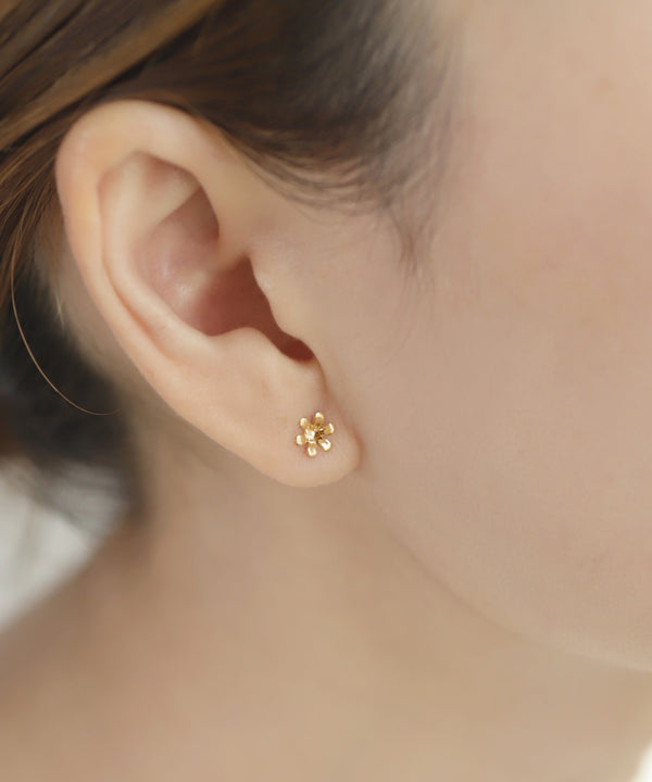 フラワーピアス[K10]