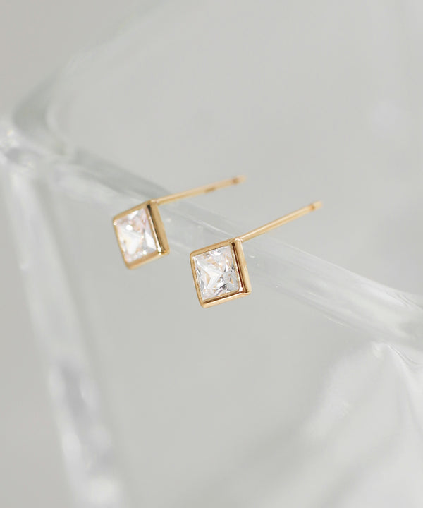 ビジュースクエアピアス[K10]