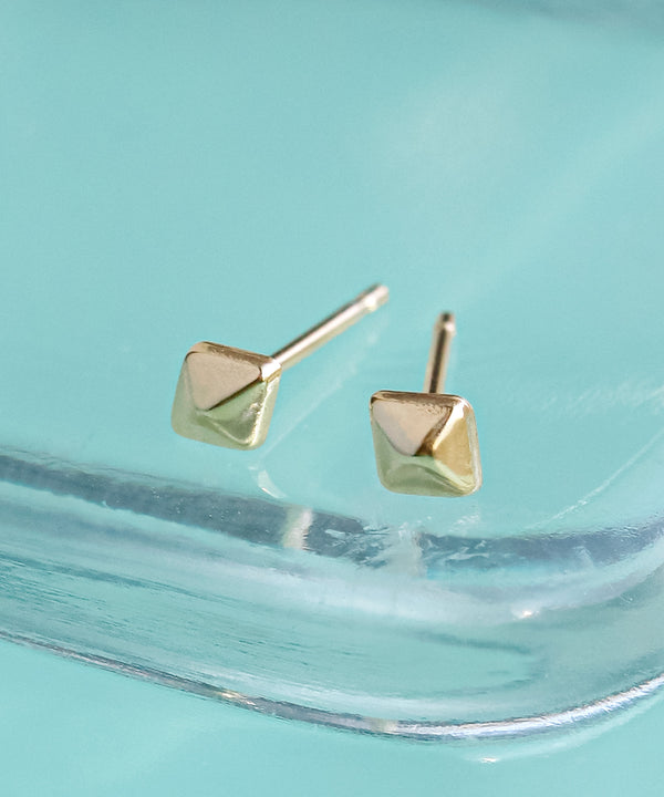 ダイヤシェイプミニピアス[K10]
