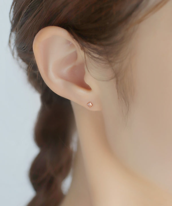 ダイヤシェイプミニピアス[K10]