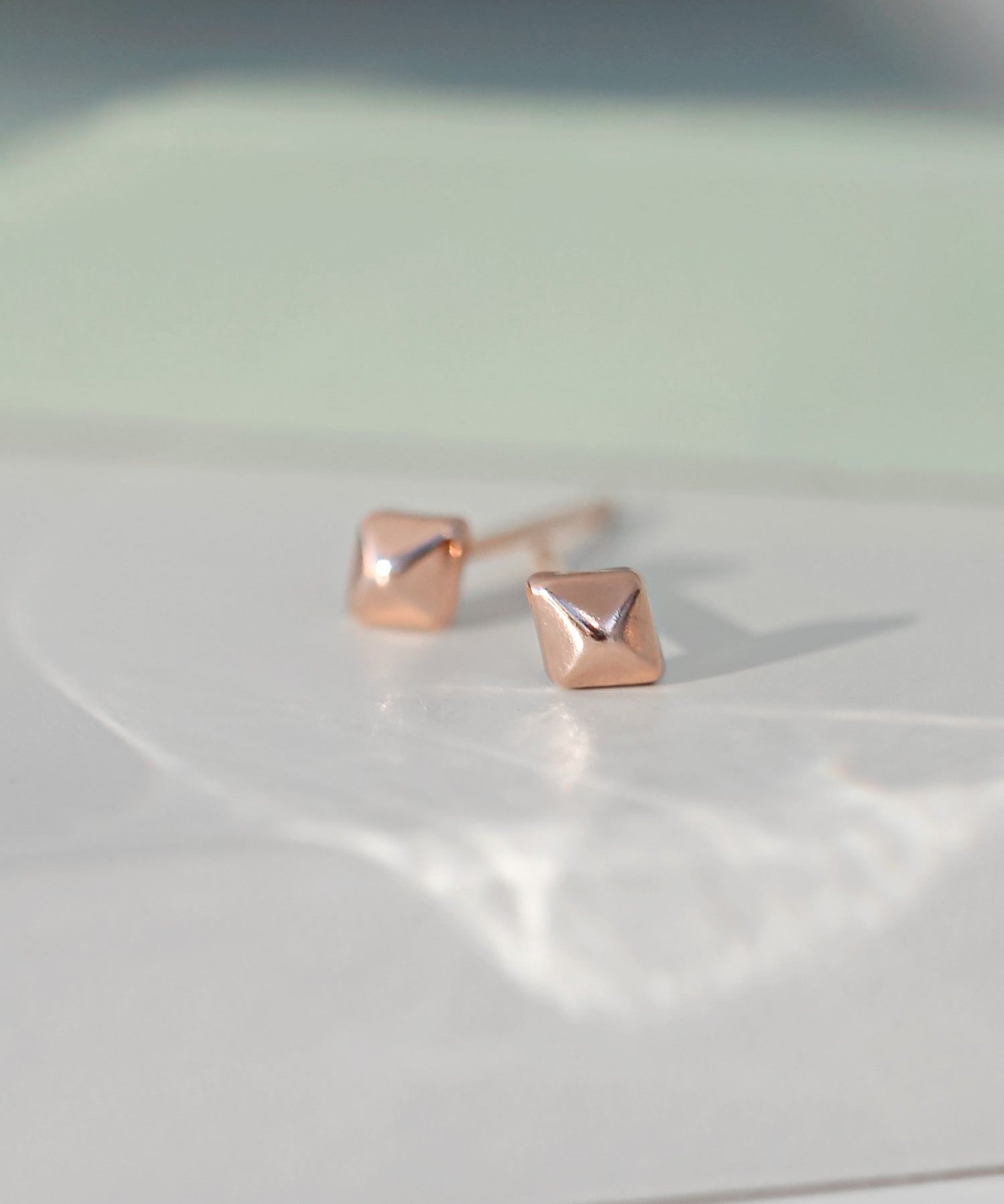 ANEMONE】ダイヤシェイプミニピアス[K10]｜SANPO ONLINE(サンポー
