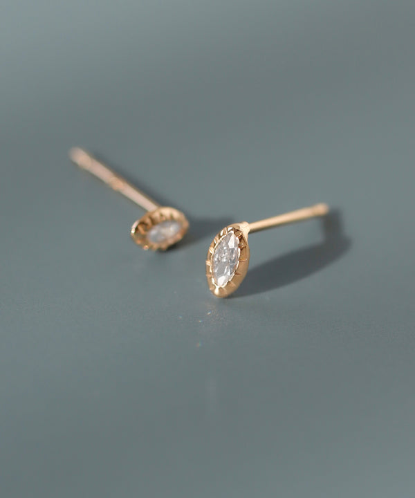 マーキスビジューピアス[K10]