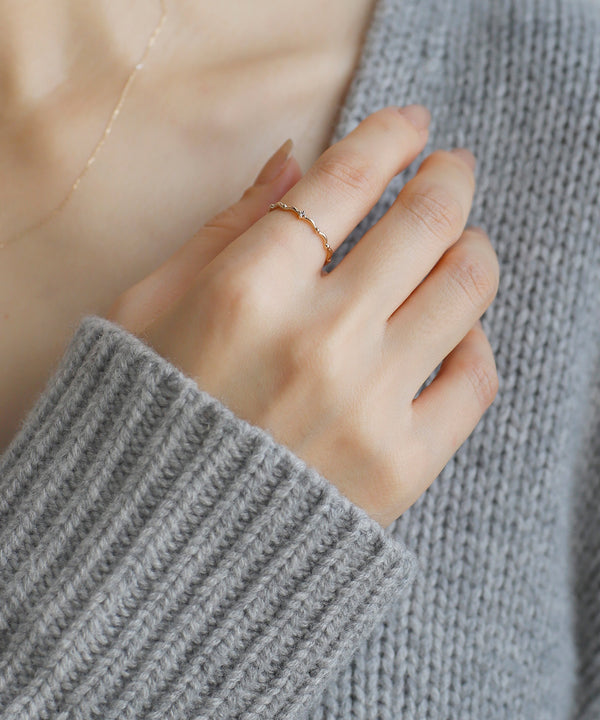 [Gift box included] Single diamond wave ring [K10]