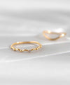 [Gift box included] Single diamond wave ring [K10]