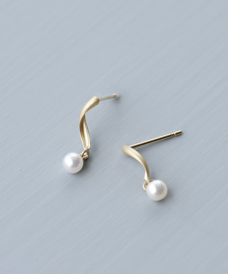 パール×ツイストラインピアス[K10][Basic]