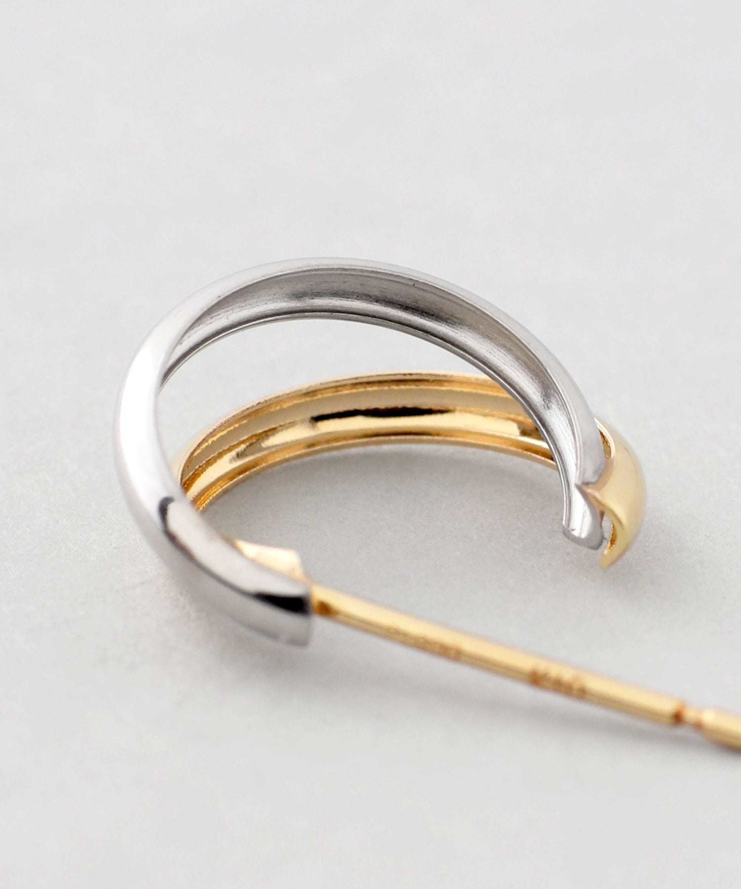 スカラベ　プラチナピアス mimi33】コンビカラーフープピアス[K10・プラチナ][Basic]｜アネモネ