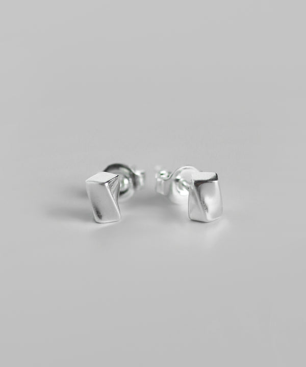 ツイストスクエアピアス[silver925][Basic]