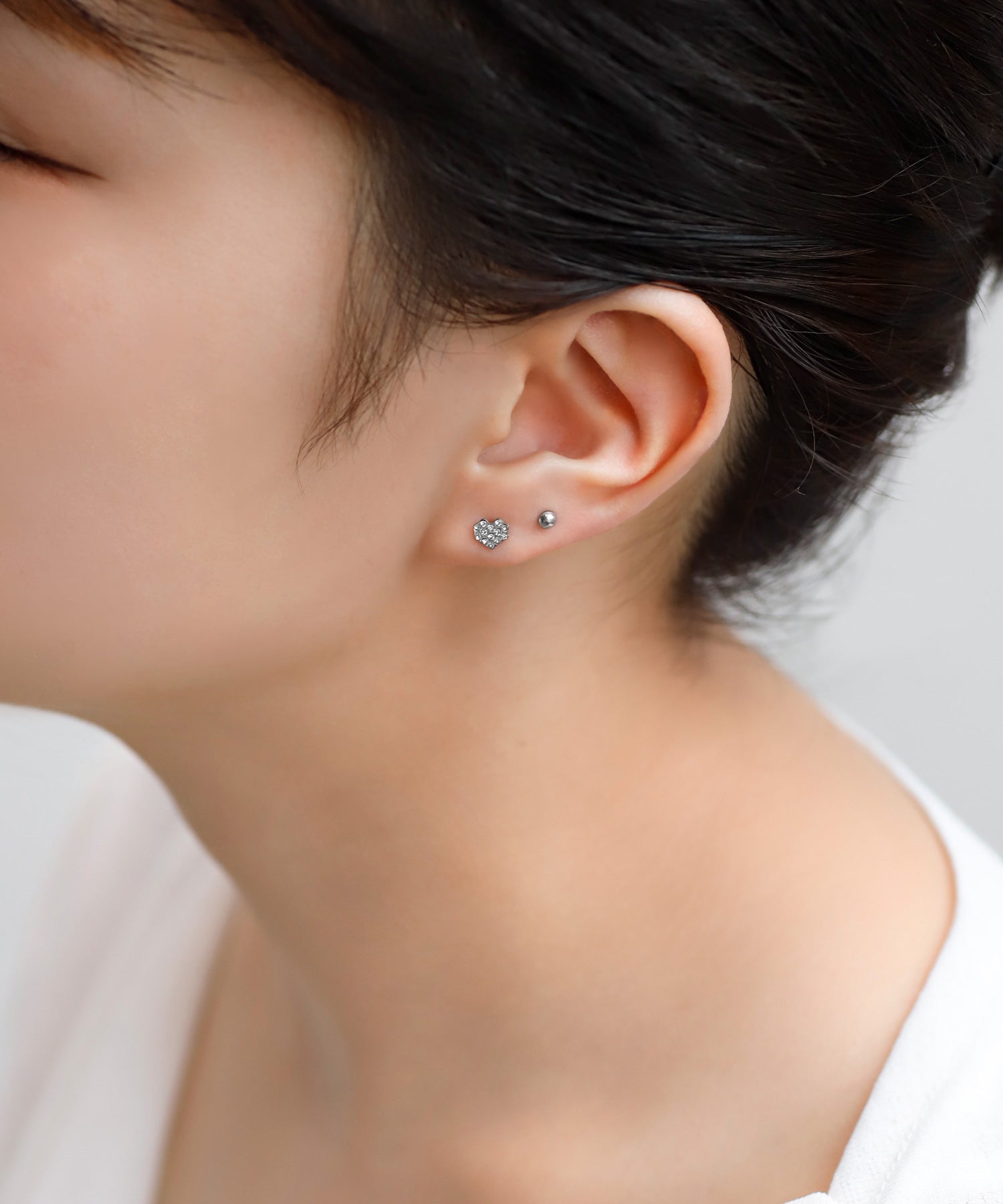 ピアス　ハート　矢　黒　白　ビジュー　シンプル　ワンポイント ピアス ハート 矢 黒 白 ビジュー シンプル ワンポイント 軟骨ピアスの