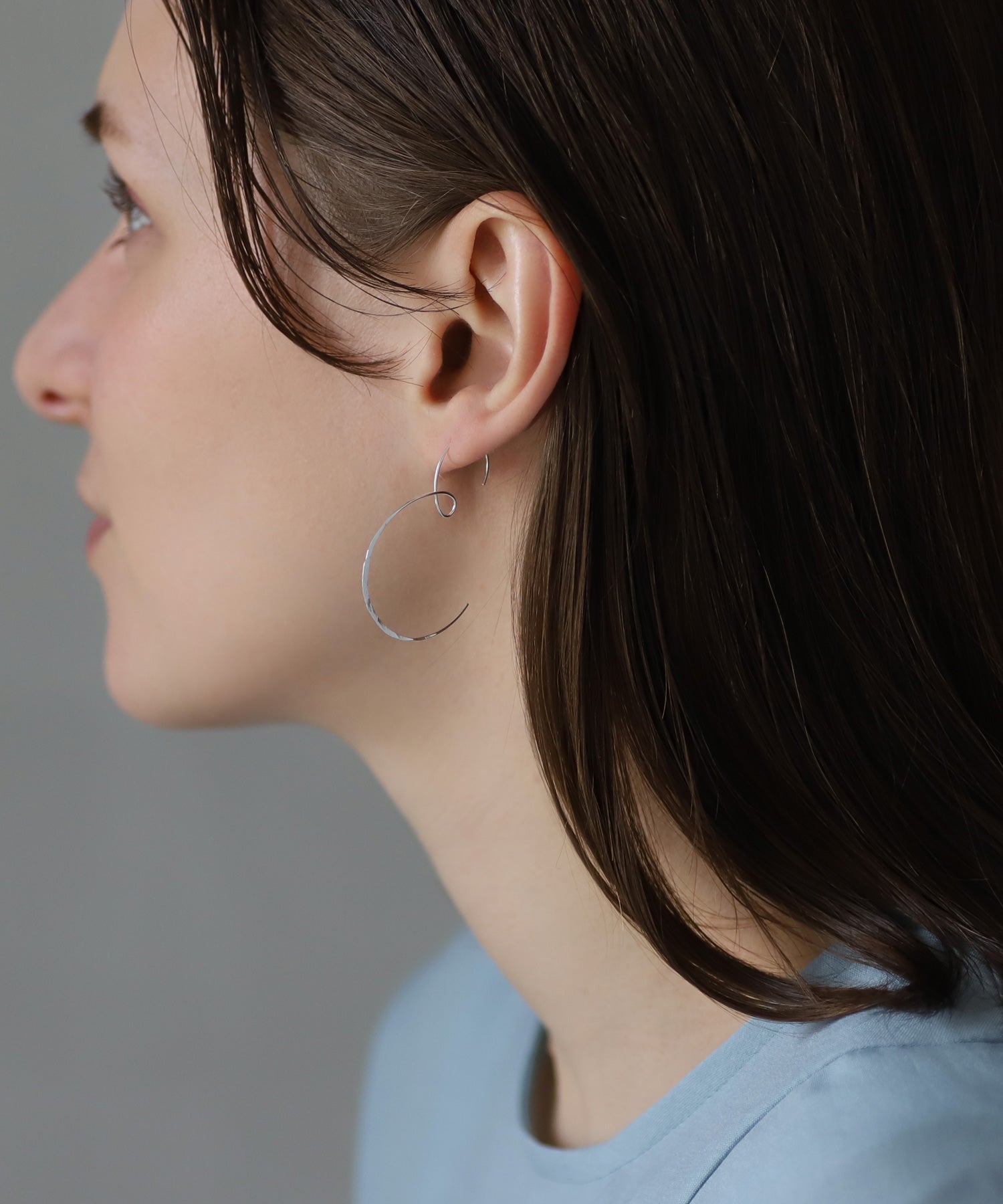 mimi33】イニシャルピアス：E[UMU][Sheerchic]｜SANPO ONLINE(サンポー