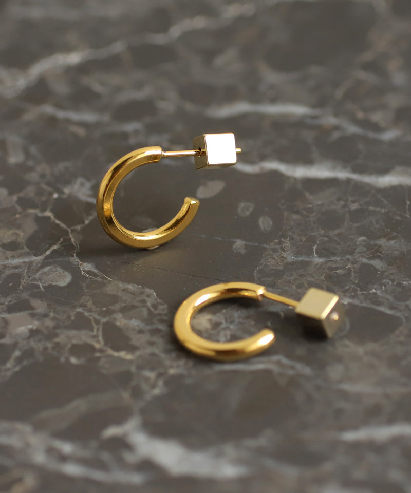 フラットミニフープピアス[UMU][Sheerchic]