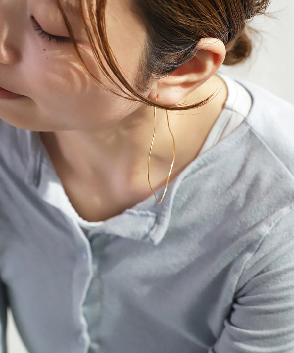 ニュアンスラインフープピアス[ステンレス][UMU][Sheerchic]