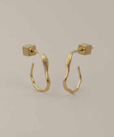 ツイストフープピアス[サージカルステンレス][UMU][Sheerchic]
