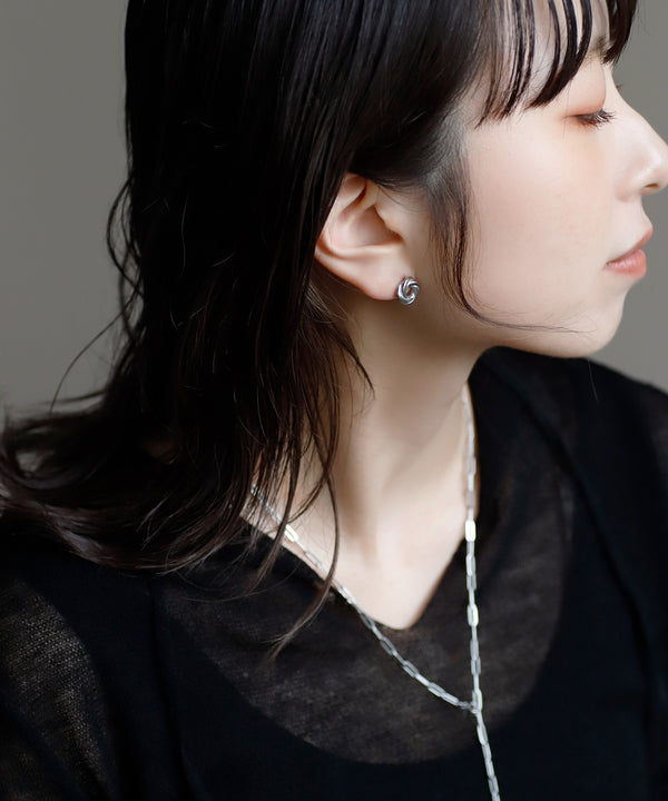 ツイストサークルピアス[サージカルステンレス][Basic]