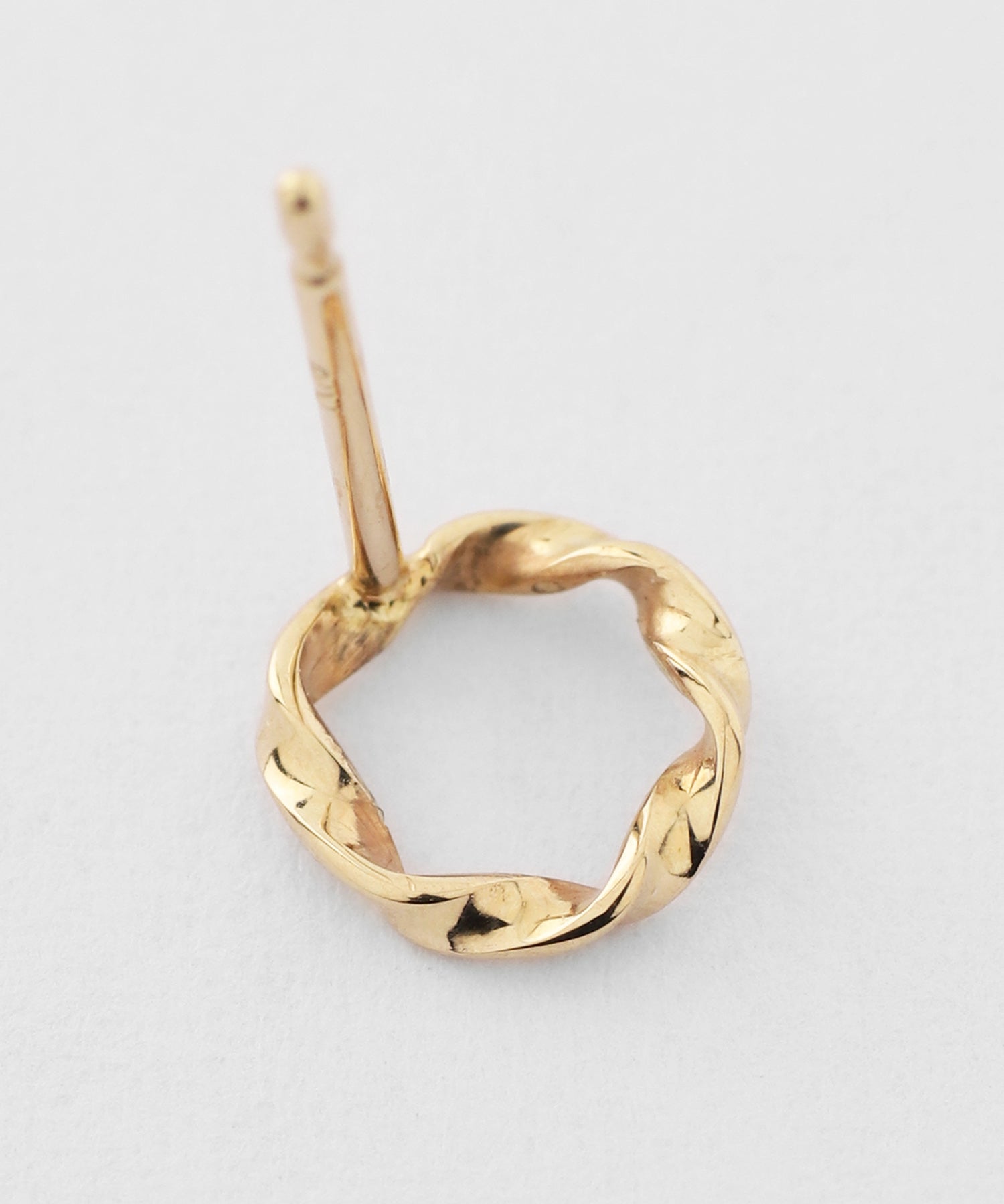 mimi33】ツイストサークルピアス[K10][UMU][Basic]｜アネモネ