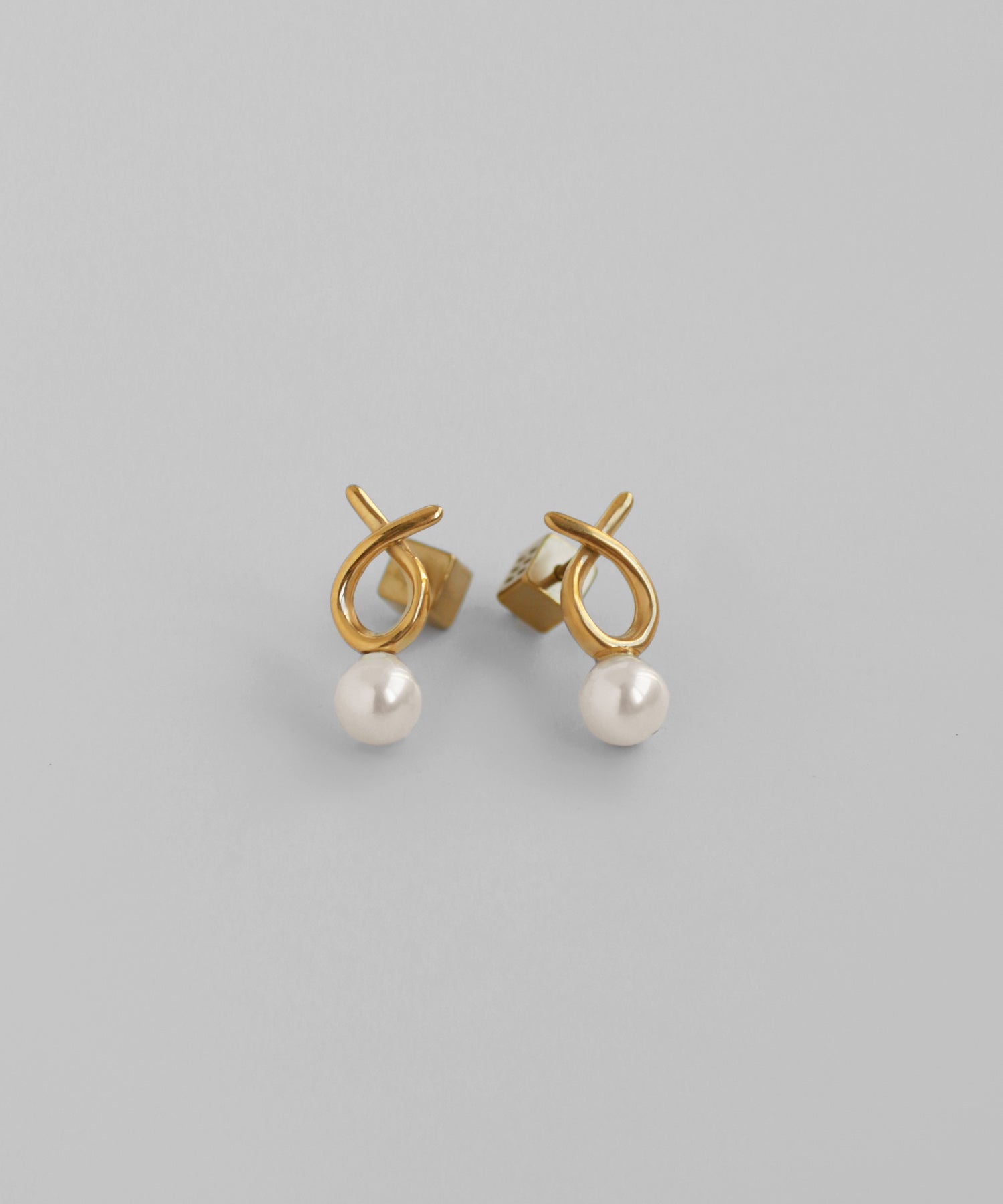 mimi33】パール×ツイストピアス[サージカルステンレス][Sheerchic