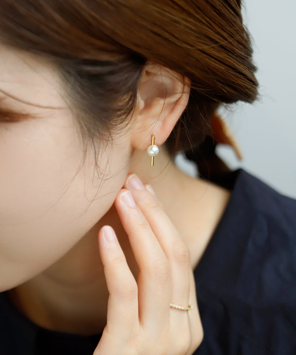 【ステンレス】パール×メタルバーピアス[TESHIGOTO]