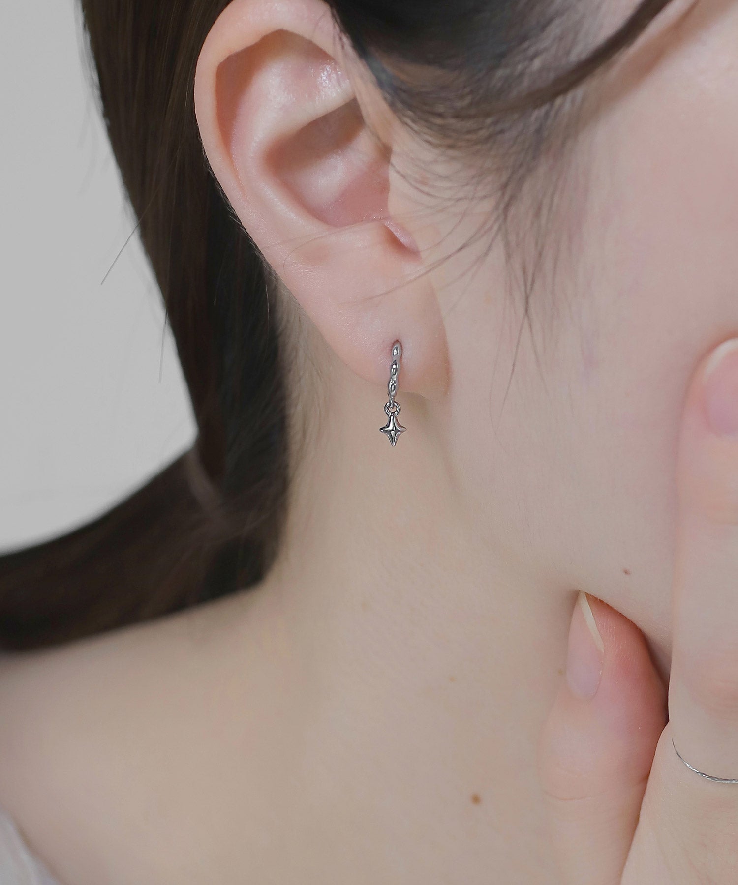 ANEMONE】【ステンレス】スターチャームフープピアス[TESHIGOTO