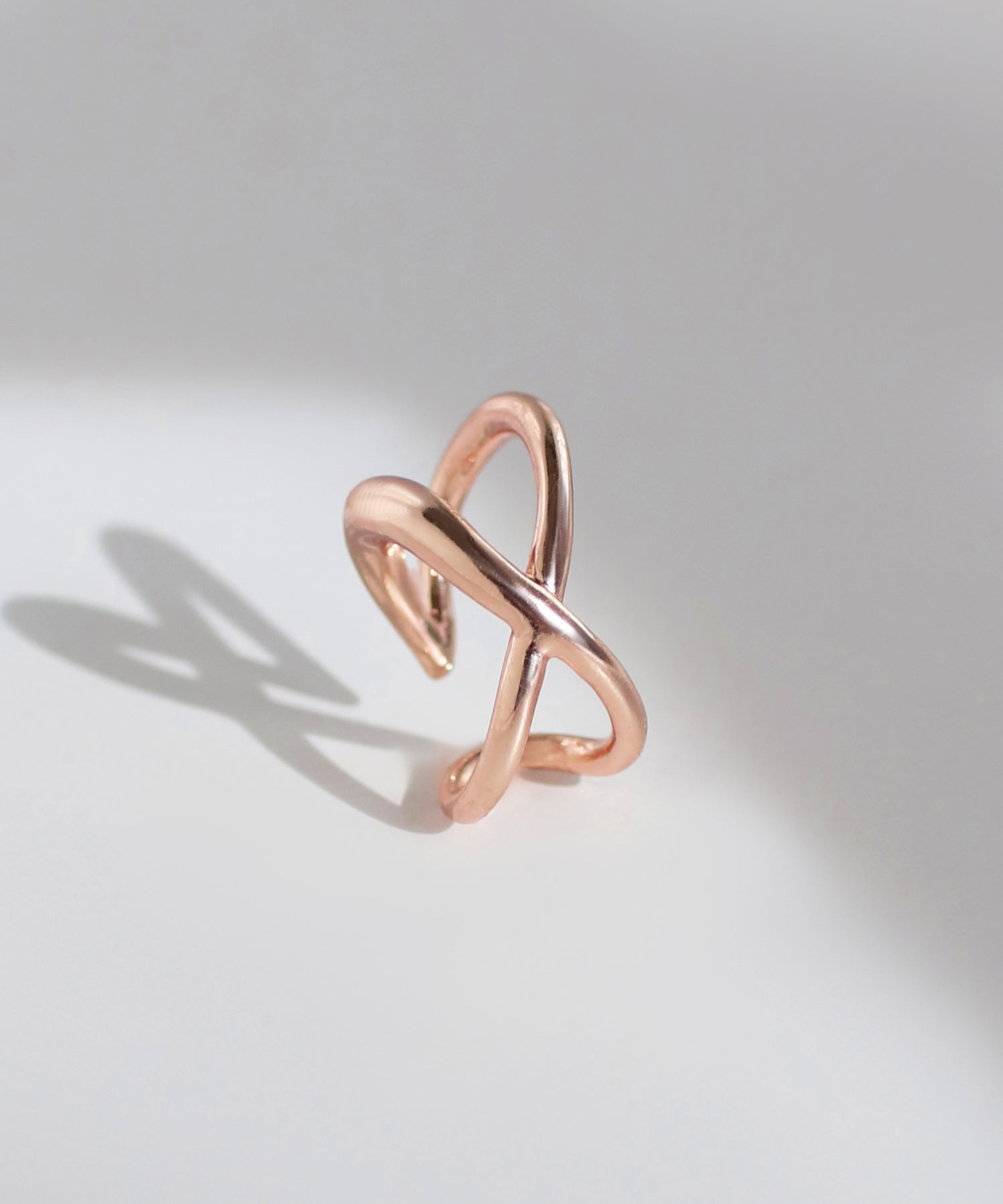 mimi33】【ギフトBOX・紙袋付】クロスラインイヤーカフ[Sheerchic