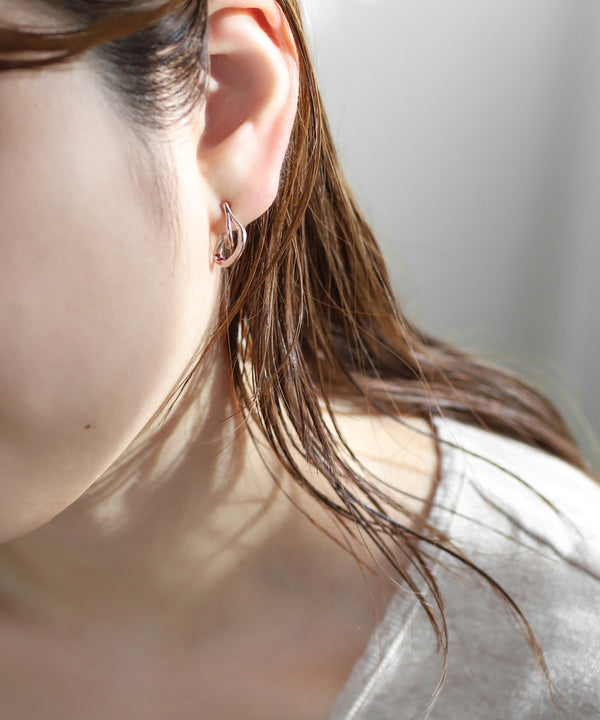 【数量限定・先行販売】【ギフトBOX・紙袋付】カラービジューダブルラインカールピアス[Sheerchic]