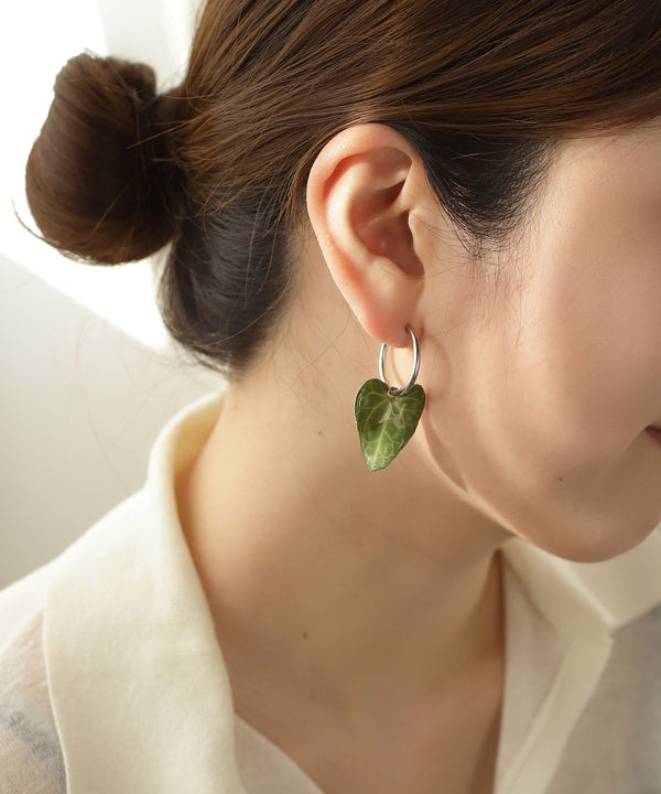 [Little Witch x mimi33] Cyclamen Leaf Earrings [Stainless Steel] *Limited Edition*