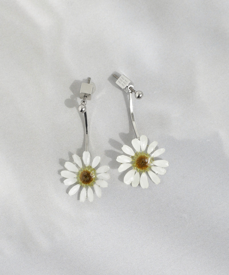 【Little Witch×mimi33】マトリカリアピアス《数量限定》