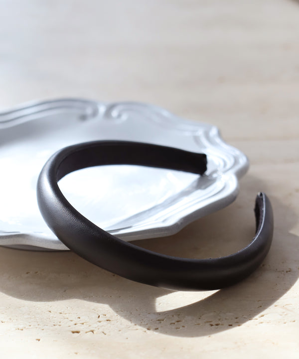 レザー調のボリュームカチューシャ