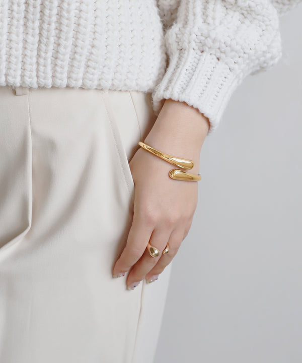 ドロップメタルラインバングル