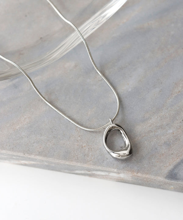 ニュアンスメタルチャームネックレス