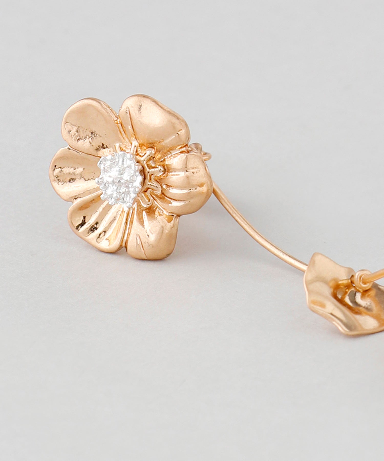 coussinet moa（モア）フラワーモチーフピアス coussinet moa（モア）フラワーモチーフピアス