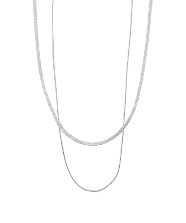 ネックレスのレイヤードコーデで垢抜け！夏の素肌は、ネックラインに輝きを。 10