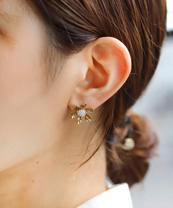 メタルフラワーピアス