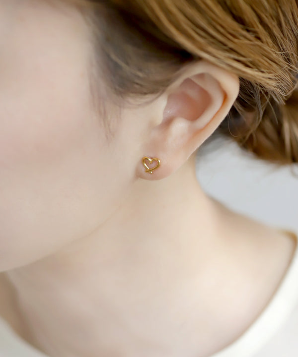 【ステンレス】ハートラインピアス