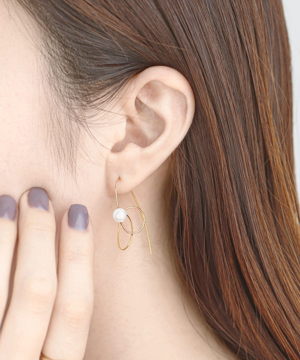 パール×ニュアンスラインフックピアス