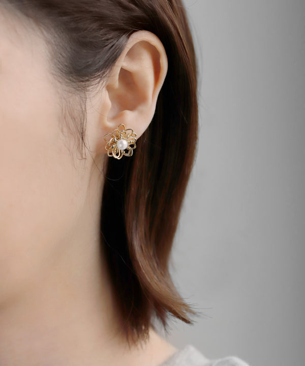 パール×メタルフラワーピアス